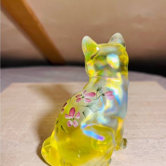 Sold!! Fenton Glass Hand Painted Topaz Opalescent Vaseline Glass Cat - Picture 5 of 8